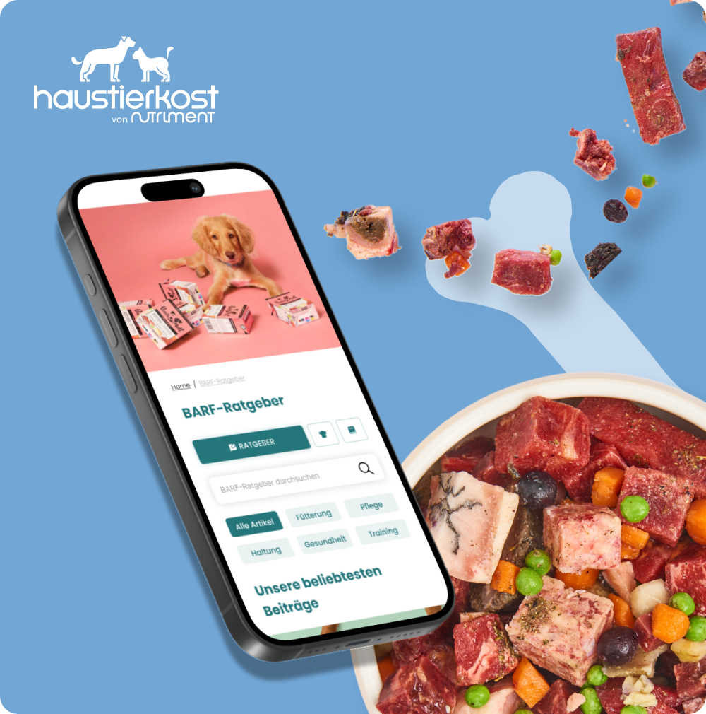 Mobile Ansicht des Haustierkost Onlineshops neben einer Schale mit BARF-Futter