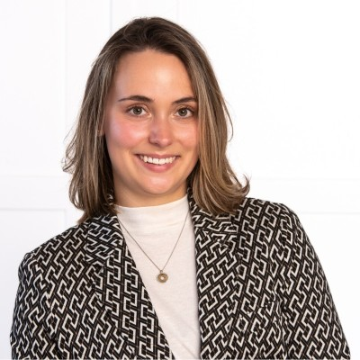 Portrait von Eva Neumann, Werkstudentin E-Commerce Consulting bei ABRIO GmbH

