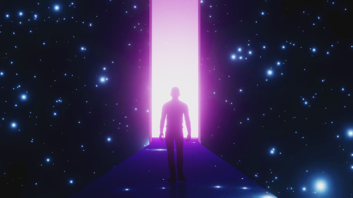 Ein Mann läuft durch eine dunkle, sternenübersäte Umgebung auf ein leuchtendes pink-violettes Portal zu.